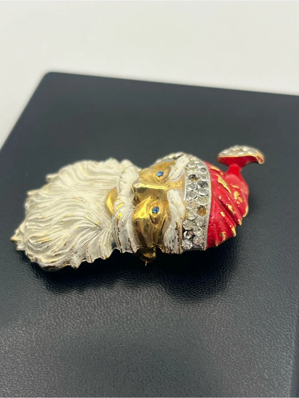 Weiss Santa Claus Christmas holiday rhinestone enamel vintage brooch pin